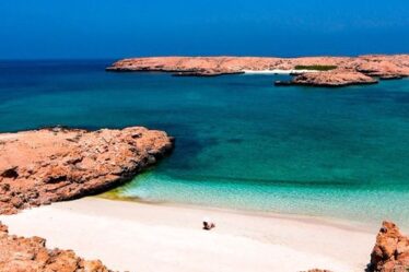 Daymaniyat Islands Oman Sarah Latham Copyright
