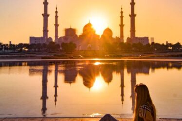 Sarah Latham Abu Dhabi Sunset Sheikh Zayed Grand Mosque Copyright