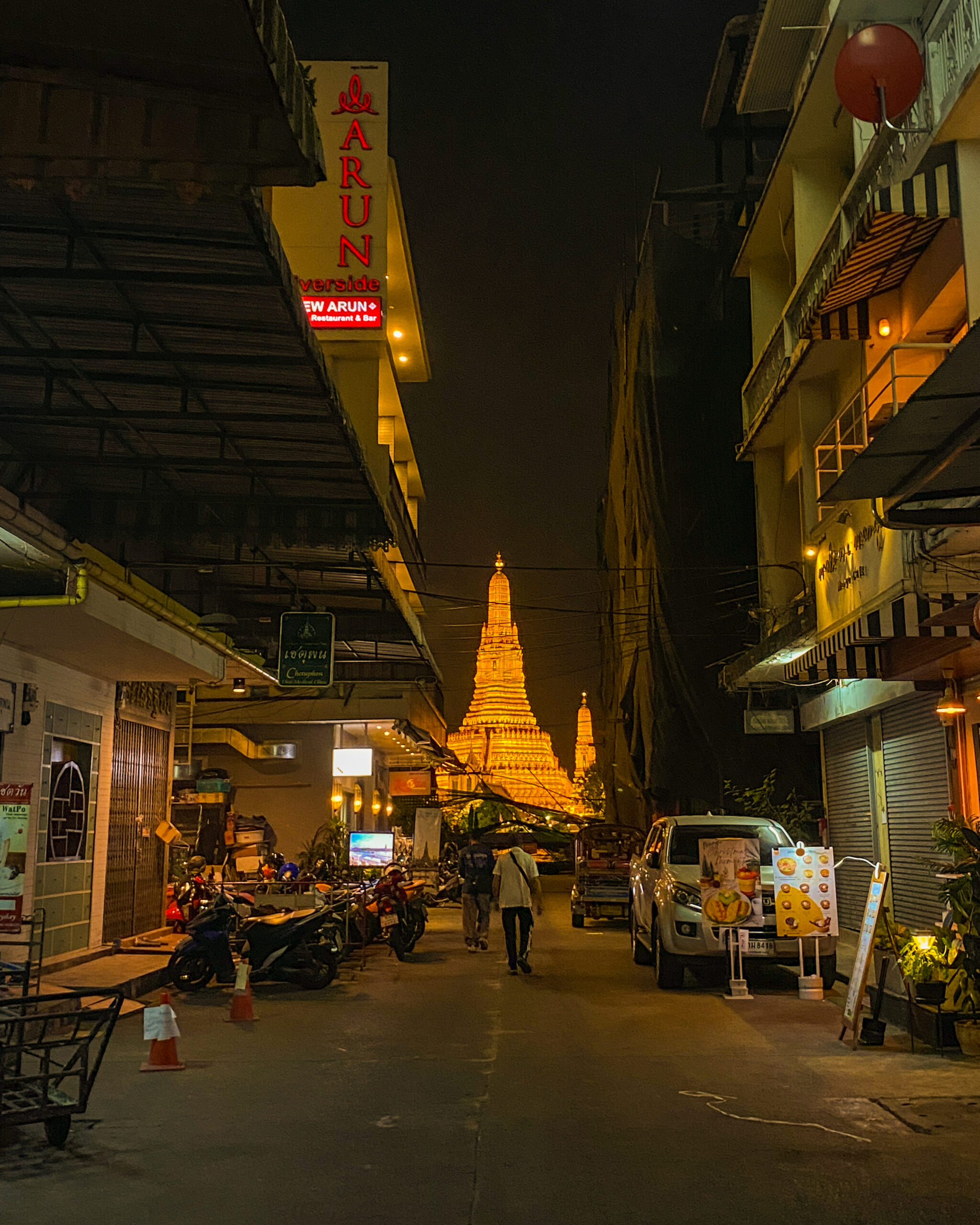 Wat Arun Street View Sarah Latham Copyright